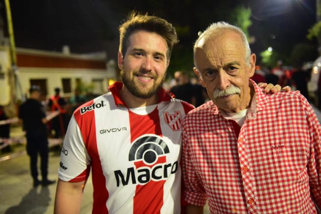 Cara 'e Cancha de Instituto en las afueras del Monumental de Alta Córdoba. Previa del partido con Independiente.