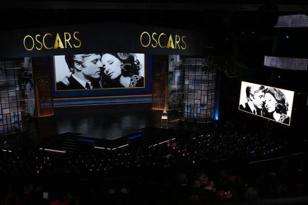 El segmento In memoriam de los Oscar 2026 fue más extenso de lo habitual, pero aún así tuvo omisiones (AP).