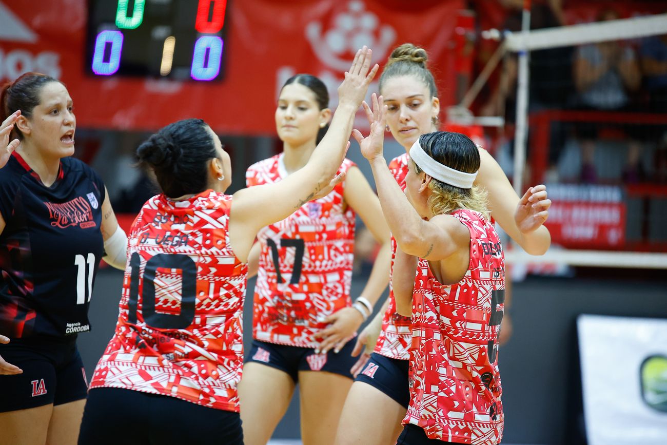 Instituto ganó su primer partido por la permanencia en la Liga Argentina Femenina de vóley.