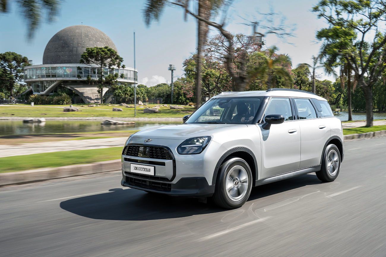 Con una flamante motorización diésel con tecnología Mild Hybrid, la nueva versión del Mini más espacioso y aventurero se convierte en la entrada de gama a la marca.
