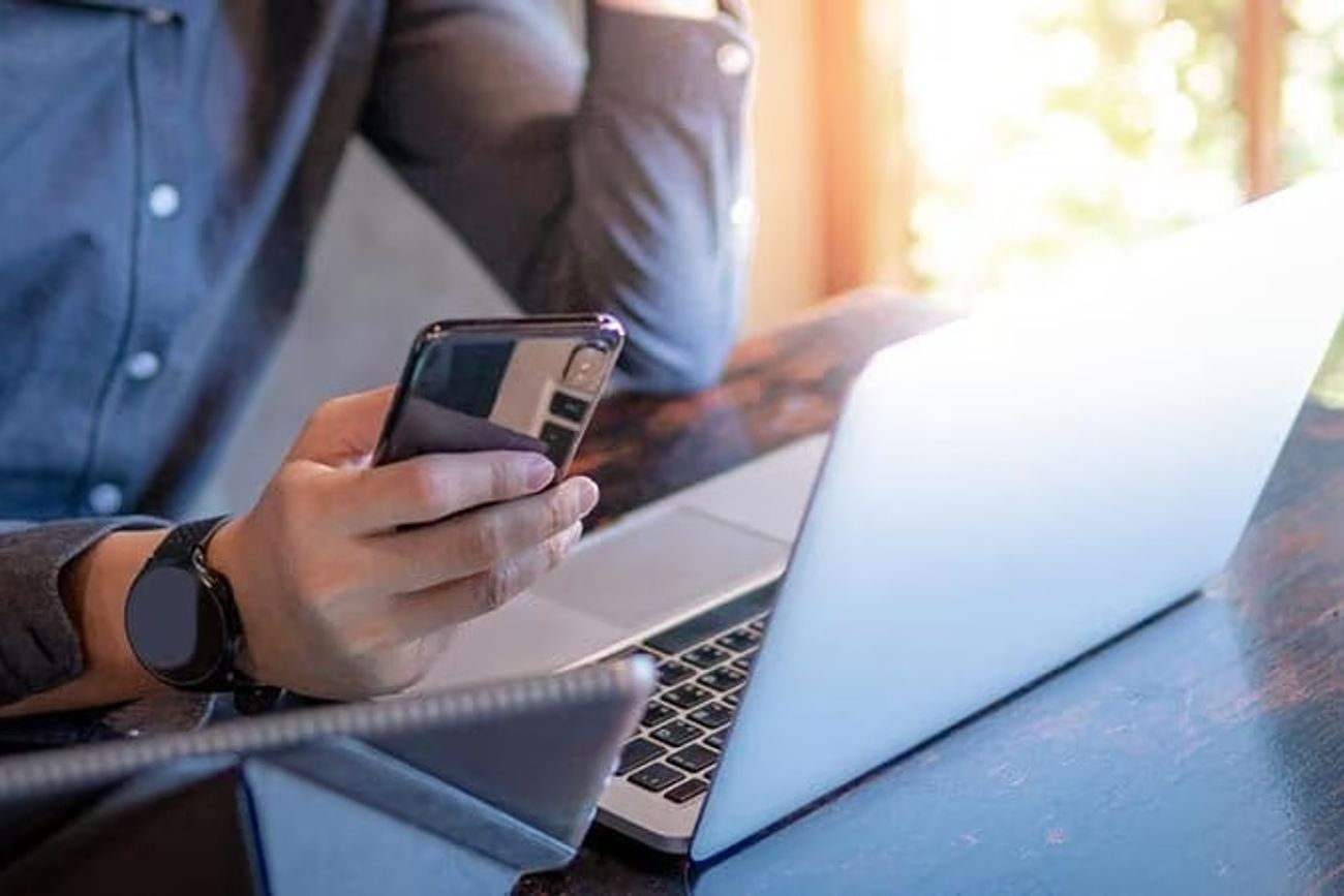 Cómo convertir tu celular en una computadora paso a paso.
