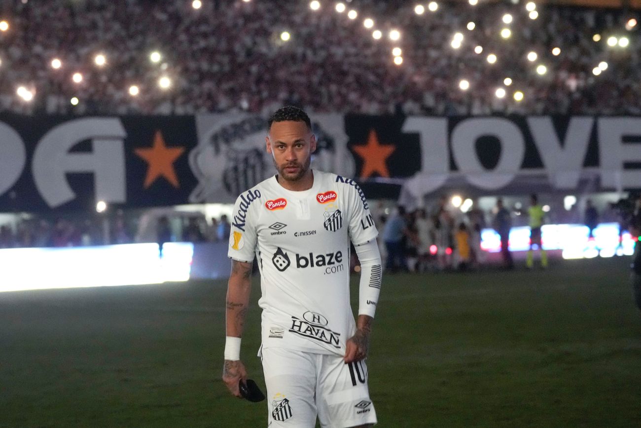Neymar, figura del Santos, pero no está convocado por el DT Carlo Ancelotti. 