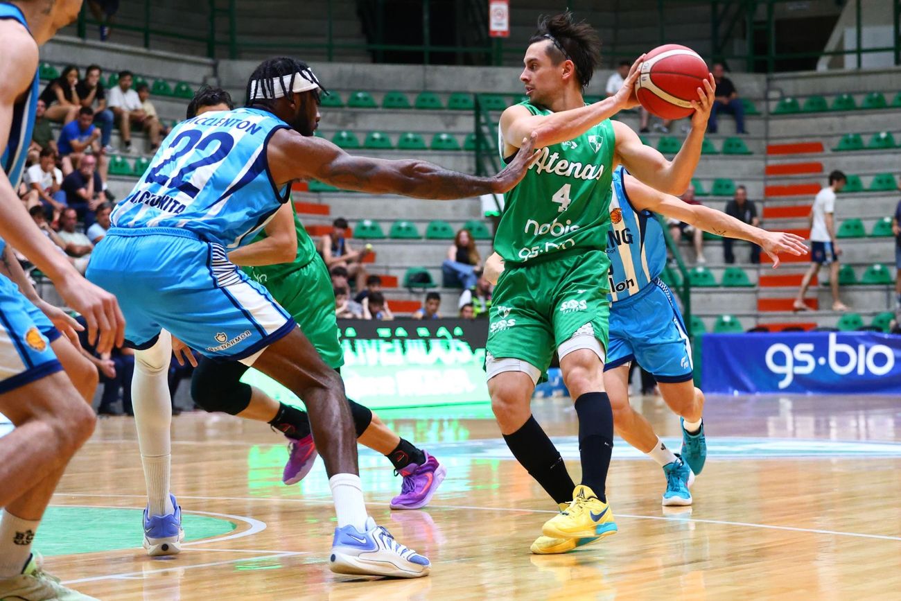 Atenas debe terminar la fase regular de la Liga Nacional por delante de Racing de Chivilcoy para asegurar su lugar y evitar jugar el playout. (Prensa Atenas)