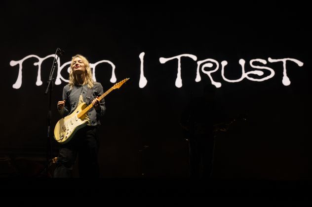 Emmanuelle "Emma" Proulx, cantante de Men I Trust, en Lollapalooza Argentina 2026.