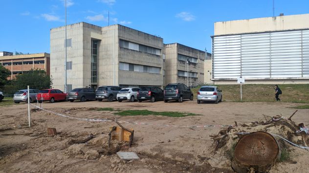 Futura playa playa de estacionamiento contigua a la Facultad de Ciencias Exactas Físicas y Naturales. 