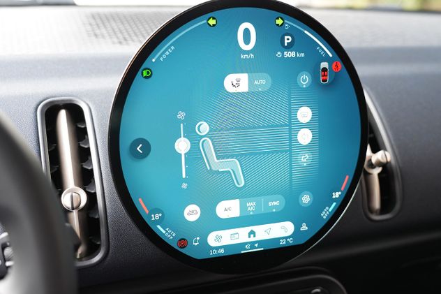 Se comercializa en U$S 43.500, es decir que se posiciona como la variante más accesible de la oferta Mini en Argentina.