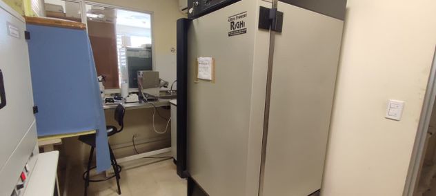 Ultrafreezers con muestras del Instituto Multidisciplinario de Biología Vegetal (Imbiv)