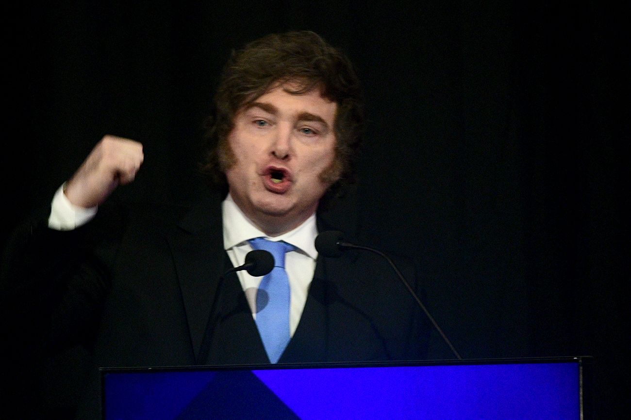 El presidente Javier Milei apuesta a bajar la inflación, como un modo de contrarrestar las denuncias por presunta corrupción que apuntan a su gestión. (La Voz) 
