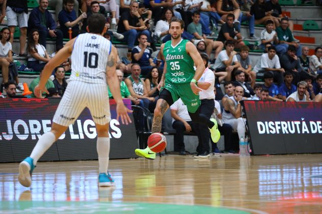 Atenas sufrió un duro golpe ante Regatas de local, pese al auspicioso debut de Tomás Cavallero.