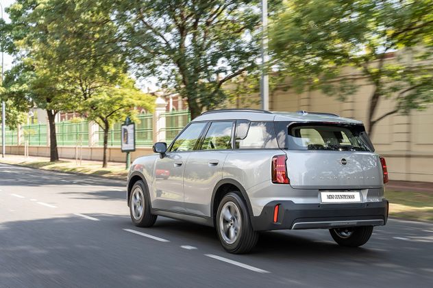  Mini asegura que el sistema híbrido de 48 voltios genera una potencia eléctrica de 20 CV. Con esta tecnología, el modelo recibe beneficios impositivos.