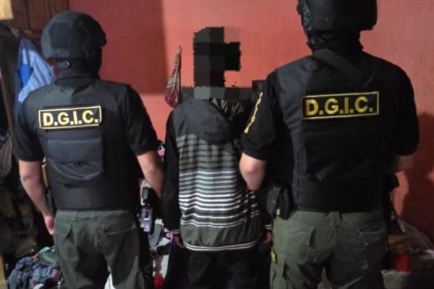 Detienen a presuntos integrantes de banda que robaba a choferes de Uber. (Policía).