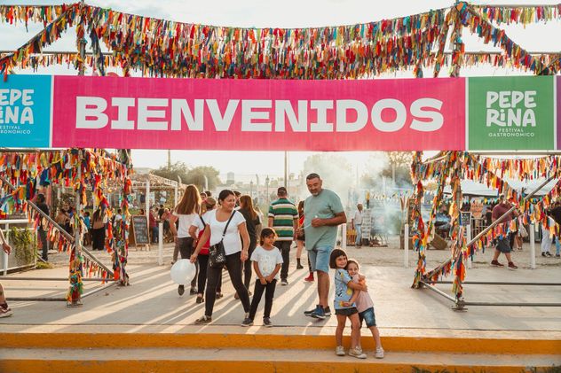 Del 2 al 5 de abril, durante Semana Santa, Alta Gracia se celebrarán los 10 años del Festival Peperina, el festival gastronómico más grande del país, que volverá a realizarse en el Polideportivo Municipal con entrada libre y gratuita. 