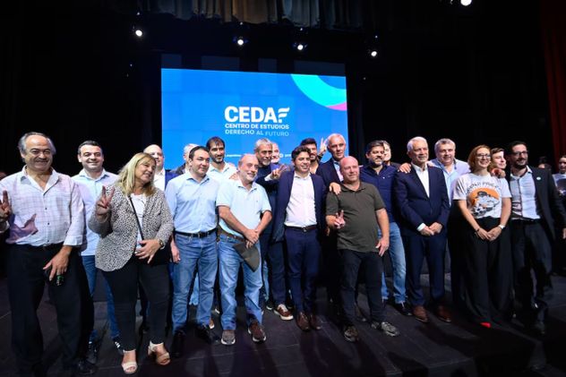 El acto se realizó en el Teatro Coliseo Podestá, en La Plata. (Gentileza Infobae)