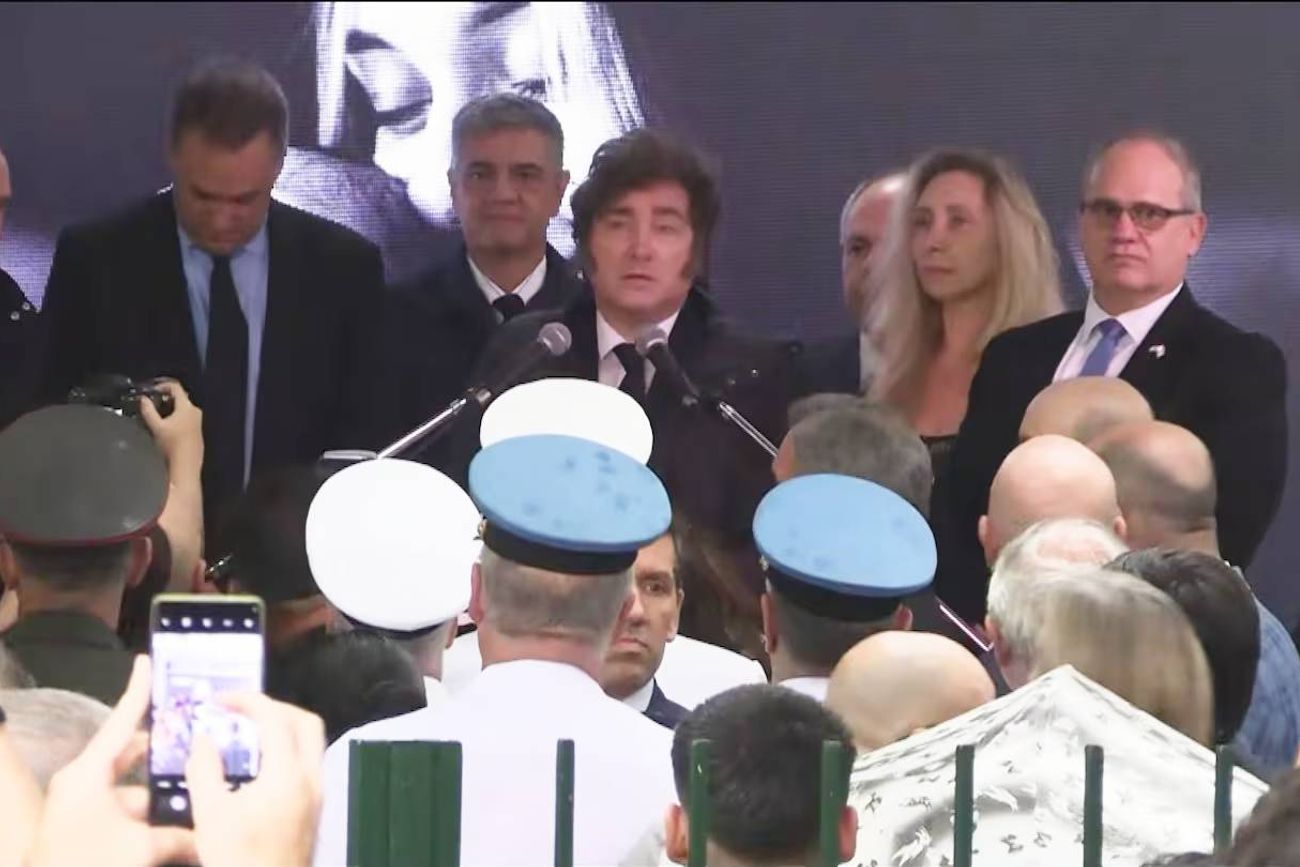 Javier Milei en el acto por el atentado a la Embajada de Israel. 