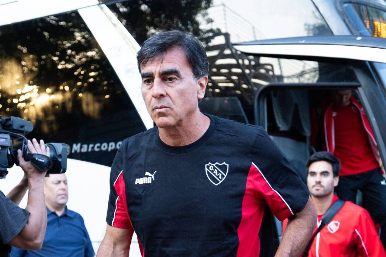 Gustavo Quinteros y las quejas de Independiente.