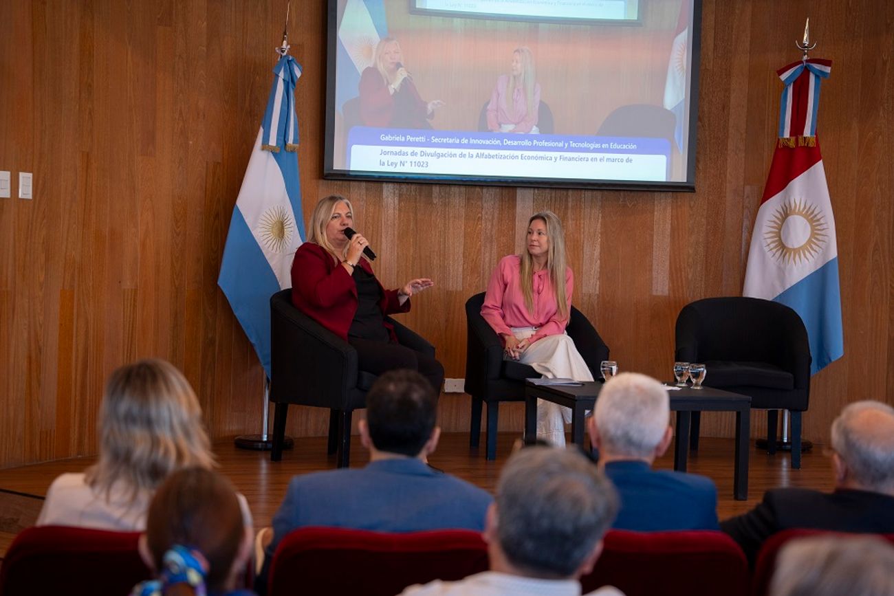 En la Legislatura de Córdoba se dio inicio a las jornadas de capacitación en educación financiera para alumnos de escuelas provinciales. 