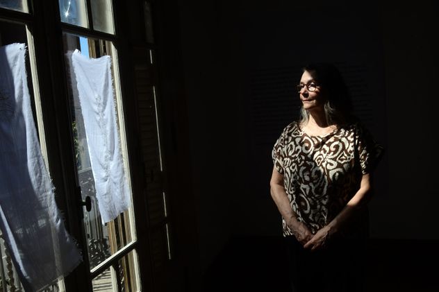 Lo que bordó Marta en la tela de gasa es su historia de vida (Ramiro Pereyra /La Voz)