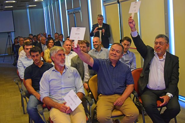PUJA. Remate del primer lote de maíz en la Bolsa de Cereales de Córdoba.