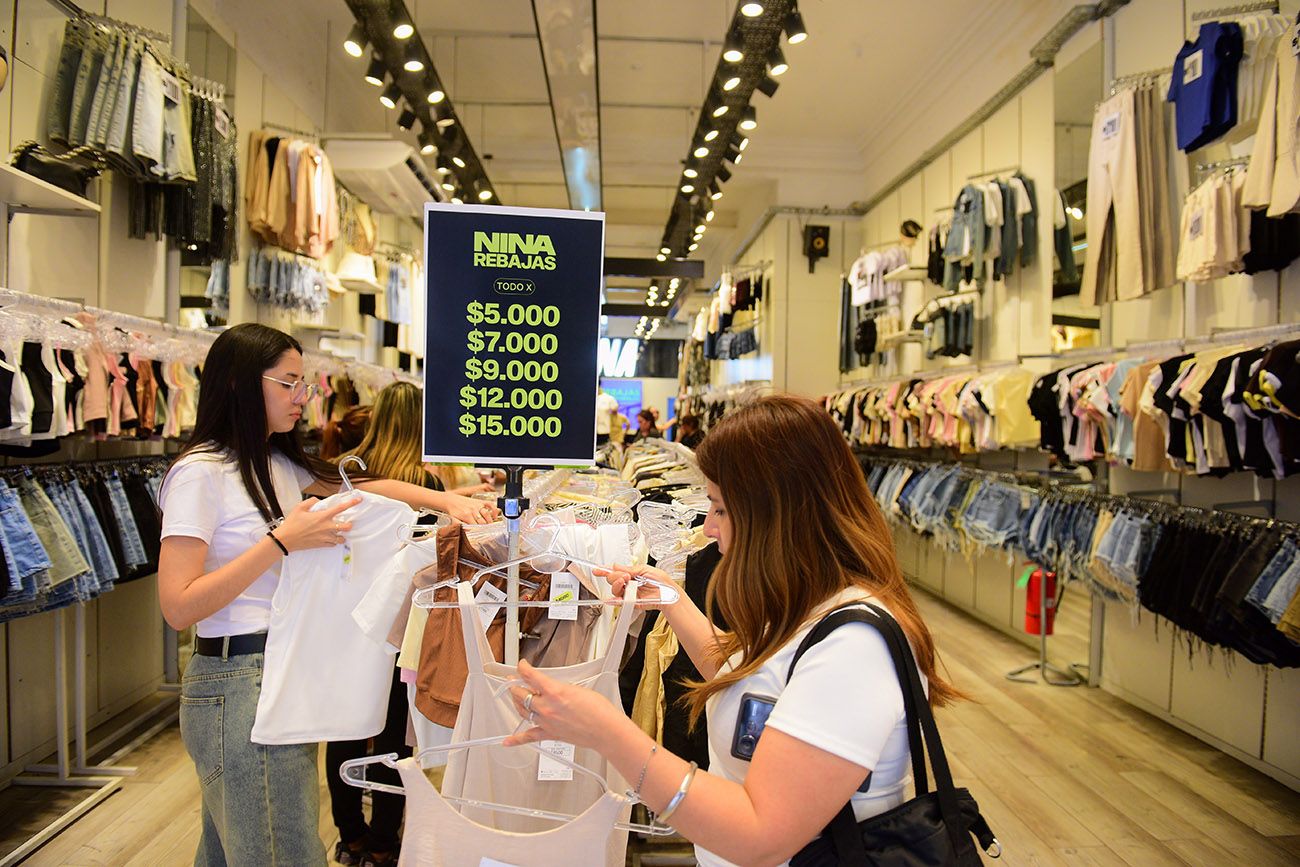 La mayoría del comercio abrirá el 23, pero no trabajará el 24