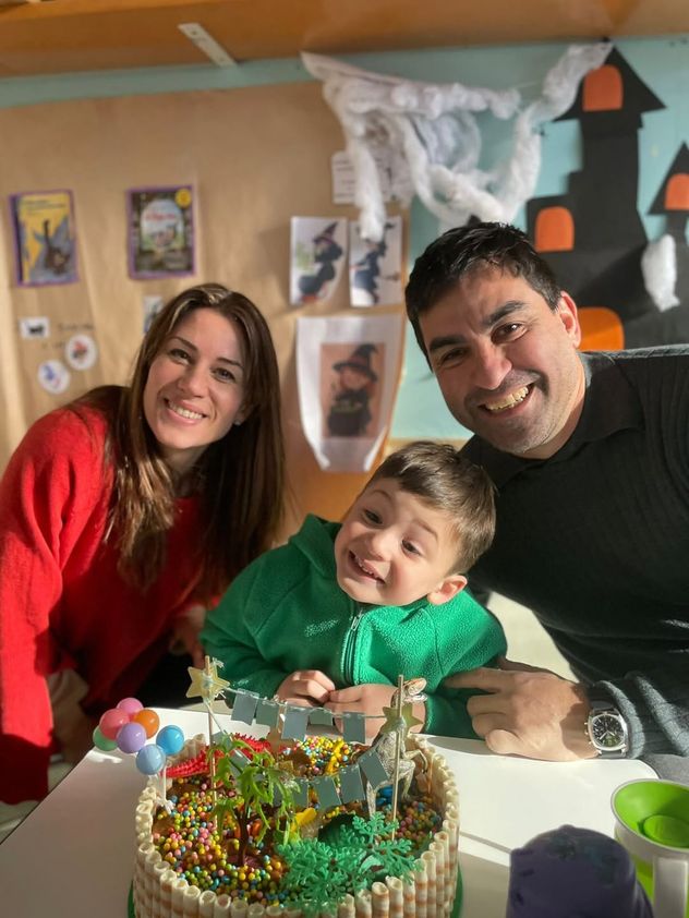 El Turco Husaín y Romina Ansaldo festejando el cumpleaños número cuatro de Mateo.