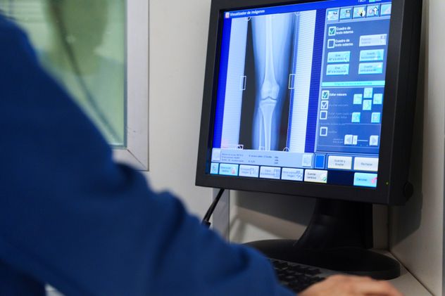 El abordaje de las patologías osteomioarticulares incluye evaluación clínica, estudios complementarios y tratamiento especializado.