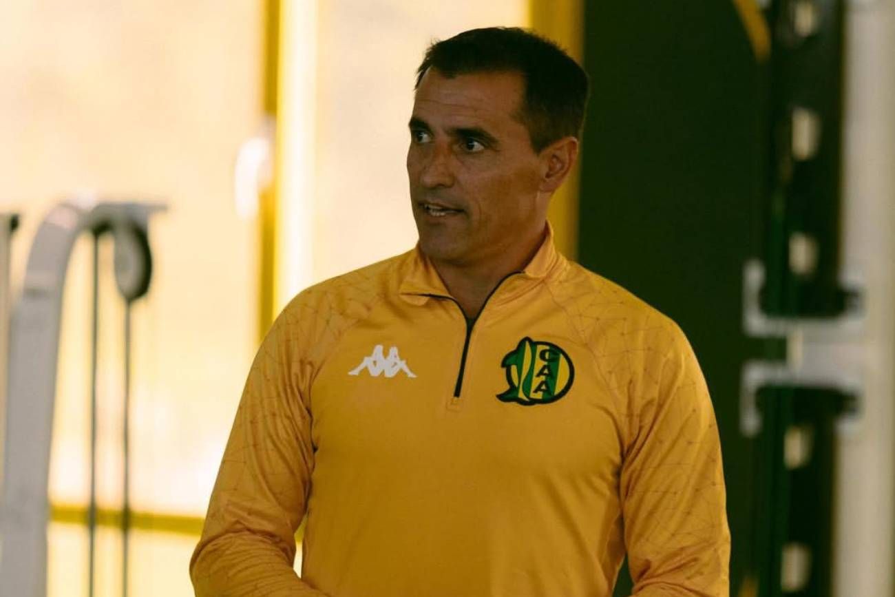 Farré dejó de ser el entrenador de Aldosivi.