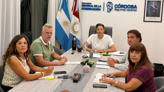 Negociación. El secretario General de la Gobernación, David Consalvi, en una de las reuniones que mantuvo con la cúpula de la UEPC. El funcionario Llaryorista le envió una nota al gremio solicitándole que levante el paro de 48 horas. (Prensa Gobierno de Córdoba)