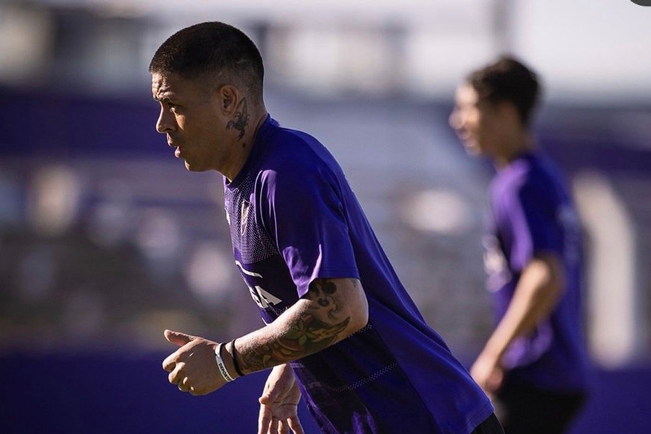 Brian Fernández, delantero argentino.
