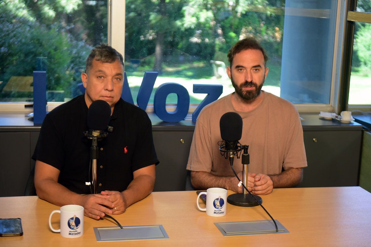 Pódcast Mundo Albiazul. Con la conducción de los periodistas Agustín Caretó y Hugo García. 