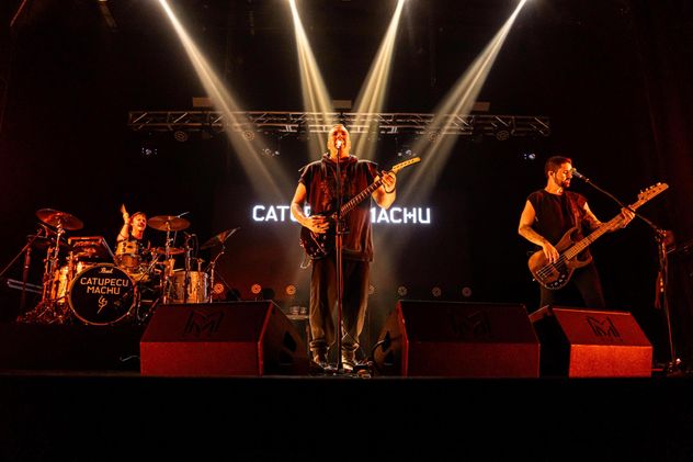 Wine Rock Sessions 2026 propone una jornada donde el vino es el protagonista, la gastronomía acompaña y la música completa una vivencia pensada para disfrutar en conexión con el paisaje y la cultura vitivinícola. 