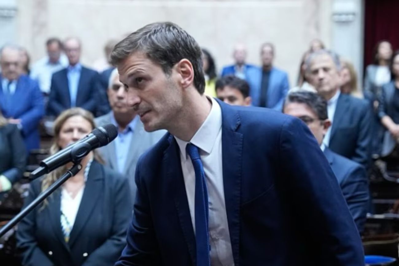 El legislador del PRO Javier Sánchez Wrba aseguró que se trataba de un arma de uso recreativo. (Gentileza Infobae)