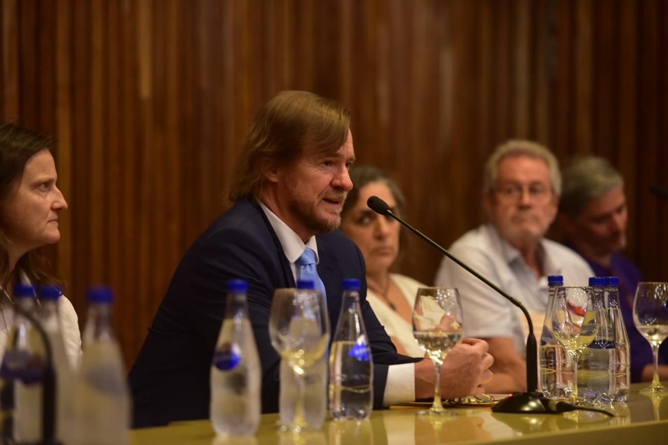 Conferencia de prensa del juez Miguel Hugo Vaca Narvaja y el Equipo Argentino de Antropología Forense donde informaron los nombres de las personas identificadas en las fosas comunes.