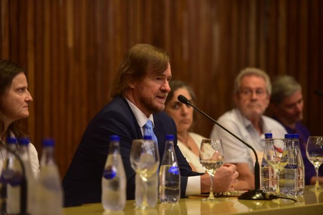 Conferencia de prensa del juez Miguel Hugo Vaca Narvaja y el Equipo Argentino de Antropología Forense donde informaron los nombres de las personas identificadas en las fosas comunes.