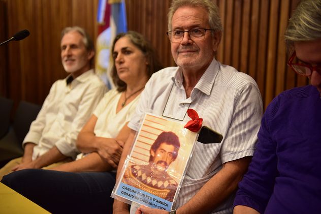  “A mi hermano lo buscamos durante 50 años. Que lo encontremos hoy es gracias a la lucha de los familiares, y aún nos falta encontrar a muchos otros”, dijo Eduardo. 