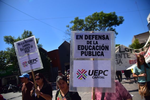 La UEPC marchó en los últimos días por las calles de la ciudad en rechazo a la oferta salarial del gobierno. 