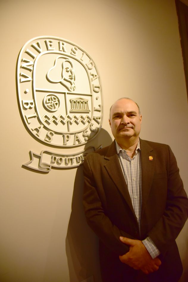 Gabriel Raya Tonetti tiene una asta trayectoria en el sector público y privado.