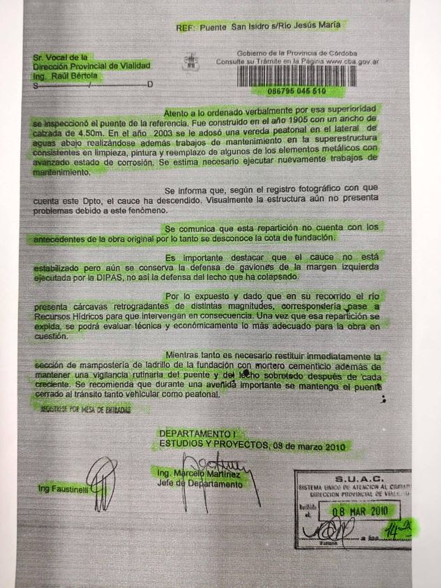 Informe. El documento que fue crucial en el juicio en el que fue condenado el ingeniero Raúl Bertola, de la Dirección Provincial de Vialidad. Dos especialistas recomendaban trabajar sobre la estructura del puente colapsada. (Archivo)