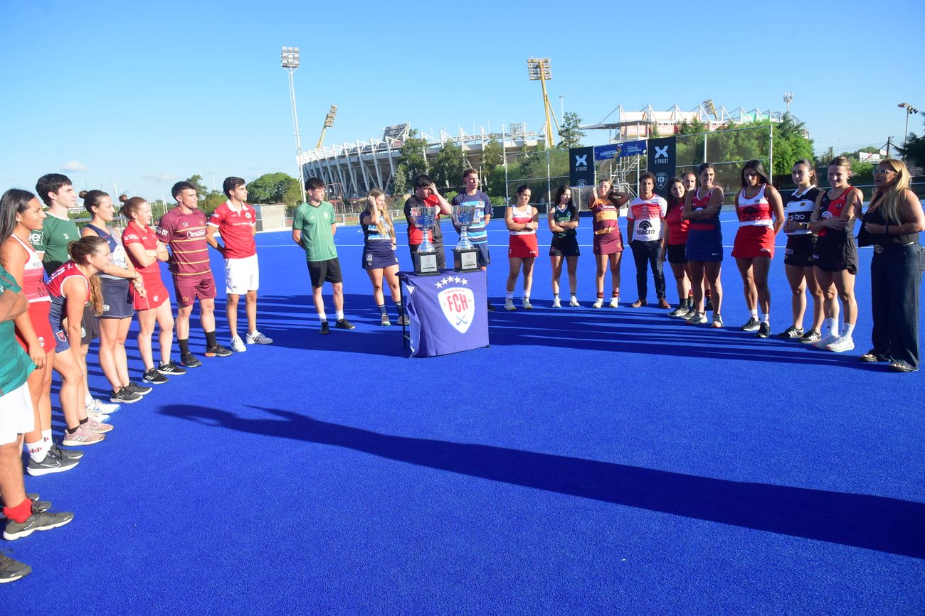 Este miércoles fue la Presentación de los torneos 2026 con la presencia de los capitanes de los equipos femeninos y masculinos de Hockey de UCH en la cancha Soledad Garcia del Kempes. (Javier Ferreyra / La Voz)p