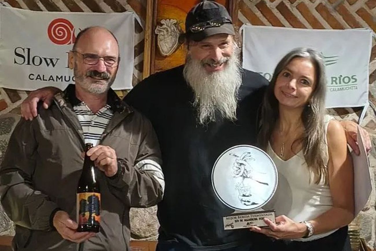 Uno de los grupos ganadores del concurso de uso del algarrobo para comidas y bebidas. 