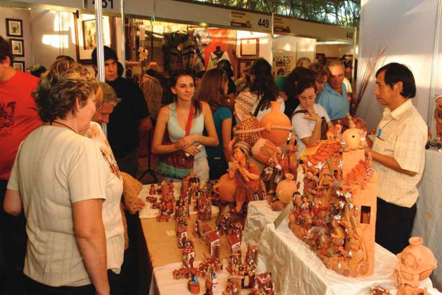 Con más de 40 años de trayectoria, la Feria de las Artesanías vuelve a renovarse y reafirma su papel como una vidriera clave para el trabajo manual. 