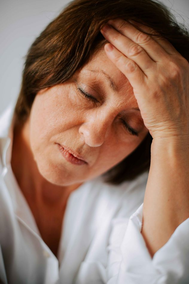 Sofocos en la perimenopausia y menopausia: cómo aliviarlos de manera natural.