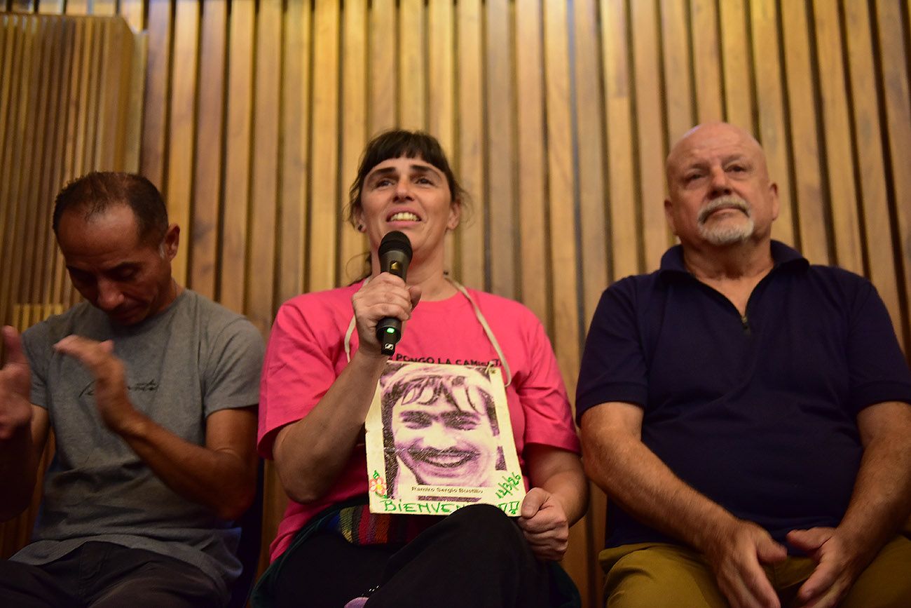 Elena.  Y el recuerdo de su papá en la conferencia de prensa en los tribuales federales (José Hernández/ La Voz).