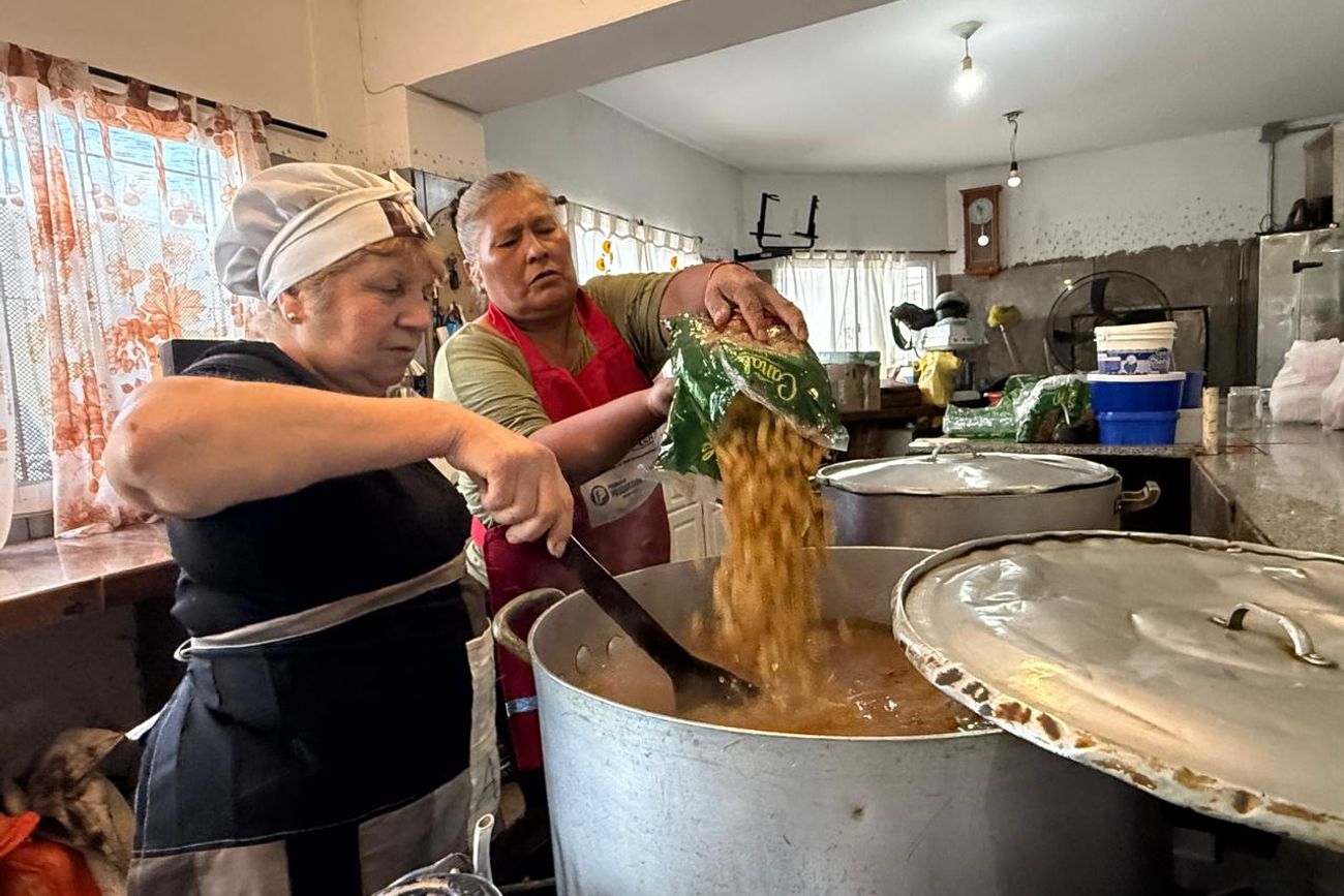 Río Cuarto. Hogar María Madre de Dios, conducido por Marcelino Estefanía. Allí las colaboradoras cocinan 400 viandas por día, cuantan con una huerta de aromáticas y un ropero para obtener ropa sin cargo. 