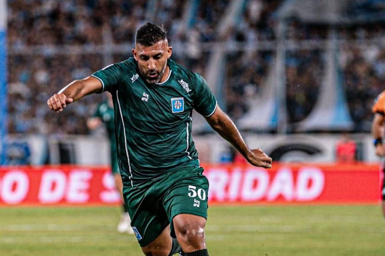 Wanchope Ábila busca arreglar su salida del León. 