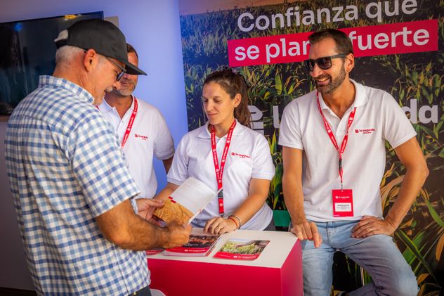 El agro sostiene economías regionales, empleo y servicios asociados, por lo que contar con mecanismos de cobertura adecuados se vuelve fundamental para garantizar su estabilidad.