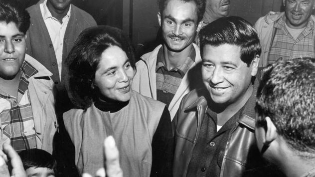 Dolores Huerta, a la izquierda, y Cesar Chavez en Fresno, California, en 1965.