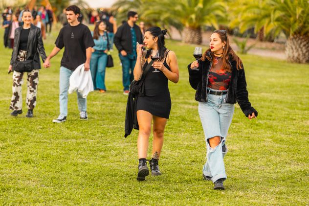 Wine Rock Sessions 2026 propone una jornada donde el vino es el protagonista, la gastronomía acompaña y la música completa una vivencia pensada para disfrutar en conexión con el paisaje y la cultura vitivinícola. 
