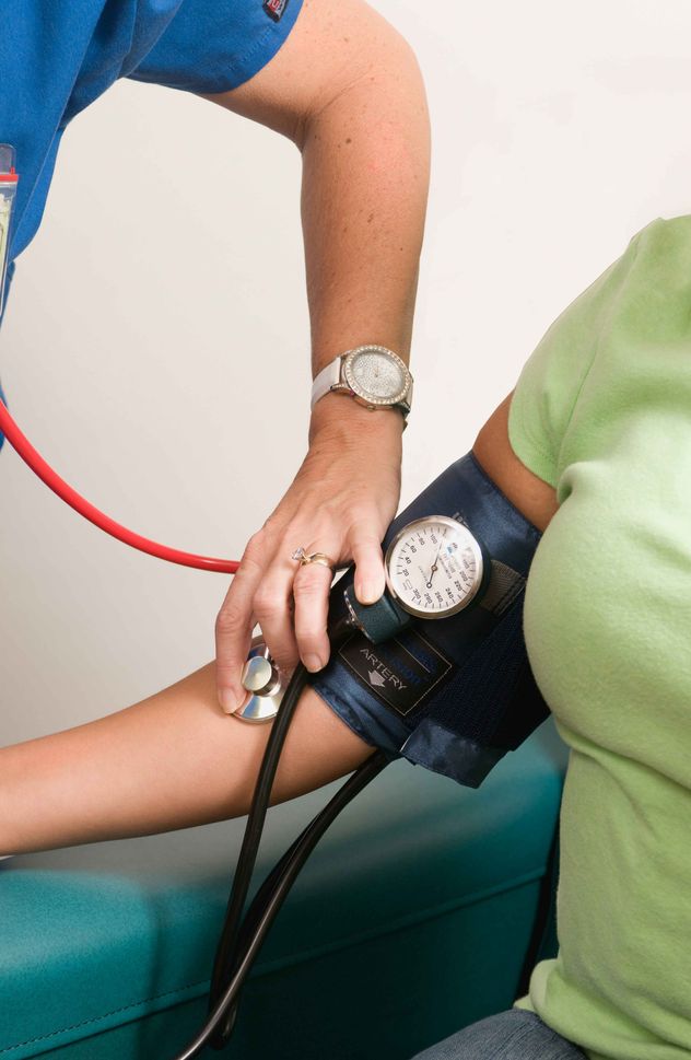Medicamentos, tratamiento hipertensión en adultos mayores.
