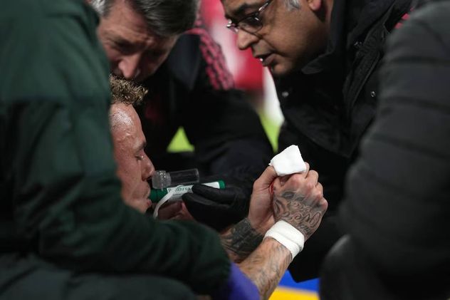 Noa Lang y su accidente en Liverpool.