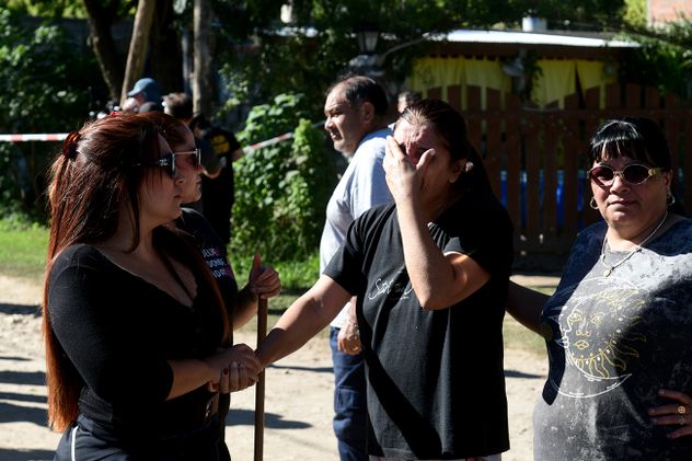 La angustia de los familiares de la niña cuando no aparecía. Al final, hubo alivio. 